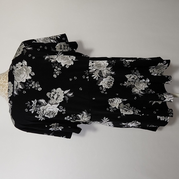 Torrid Black Floral Print Baby Doll Surplice Short Sleeve Women's Top Size 1 - Picture 10 of 15